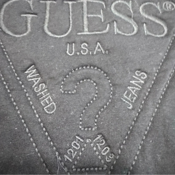 Guess Men's Embossed Quilted Logo Jet Black T-Shirt Small - Picture 7 of 9